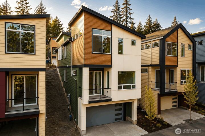 Property Photo:  4033  Aberdeen Way NE  WA 98056 