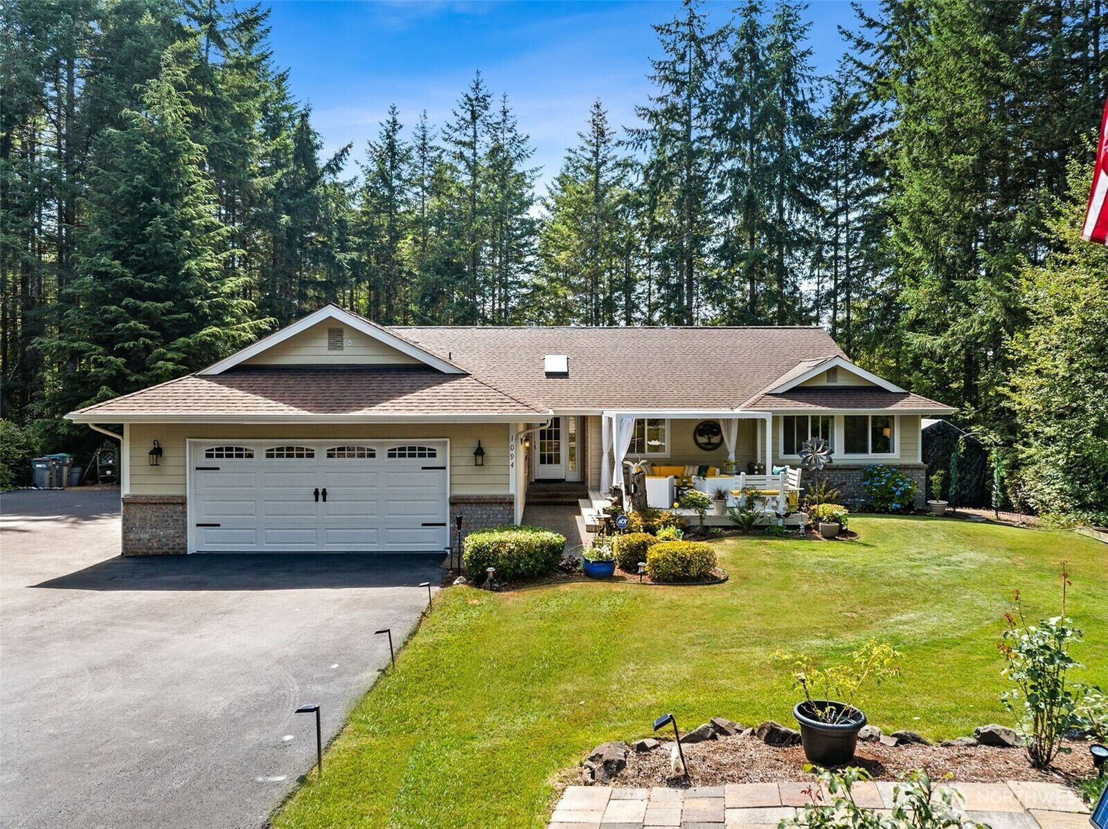 Property Photo:  1094 SW Depot Court  WA 98367 