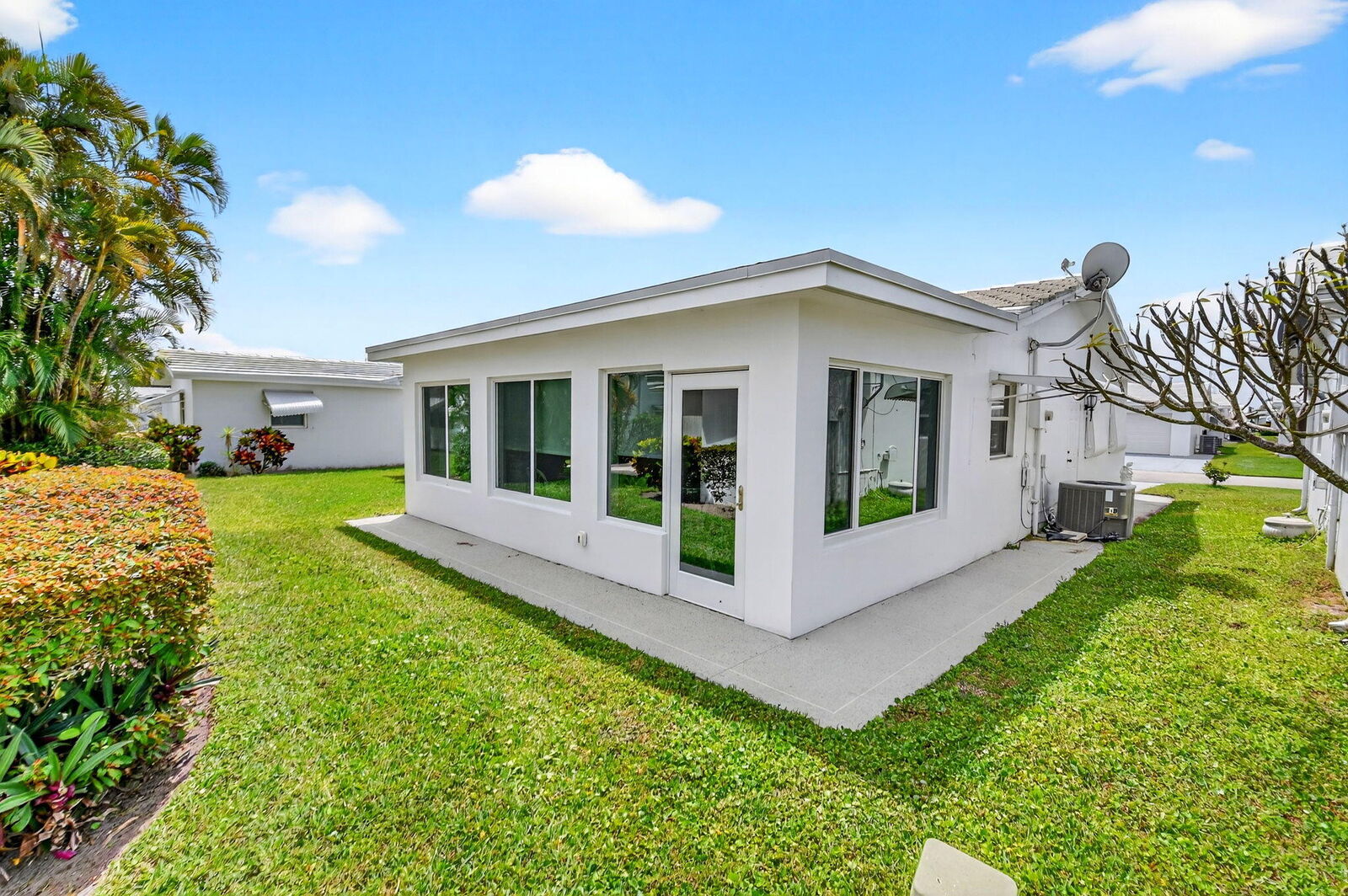 Property Photo: 118 SW 9th Street FL 33426