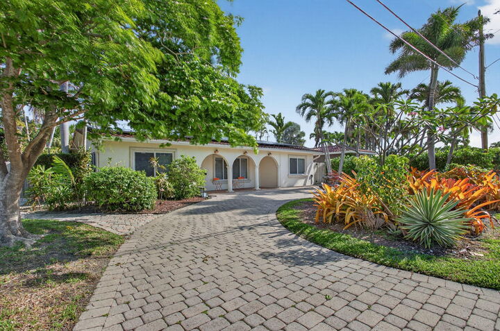 Property Photo: 2101 NE 25th Street FL 33305