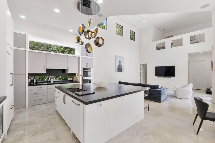 Property Photo:  6015 Pinewood Avenue  FL 33067 