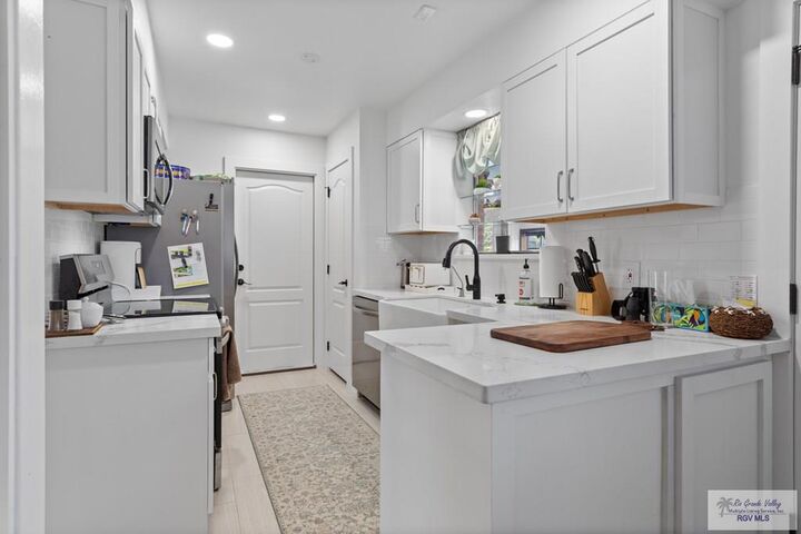 Property Photo:  816 E Palm Valley Dr.  TX 78552 