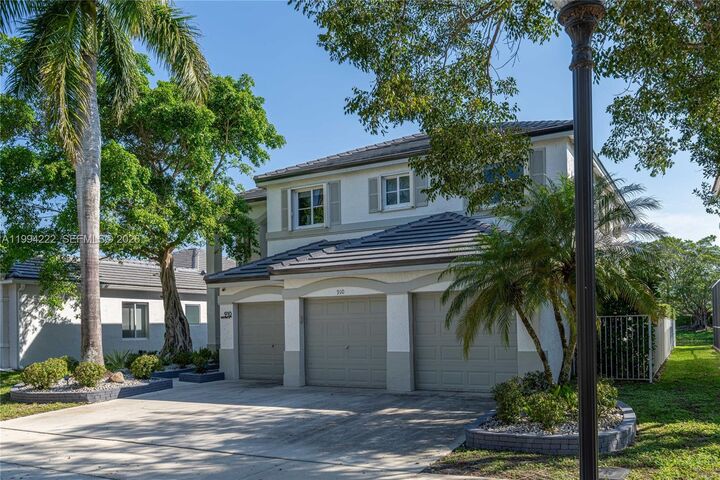 Property Photo:  910 Sunflower Cir  FL 33327 