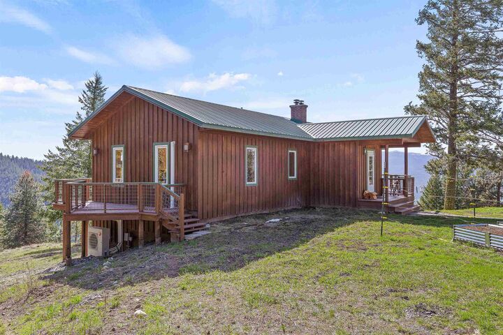 Property Photo: 1295 Mingo Mountain Rd WA 99141