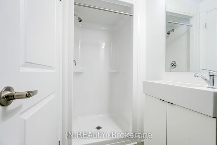 Property Photo: 1900 Simcoe St Street N 642 ON L1G 0C1