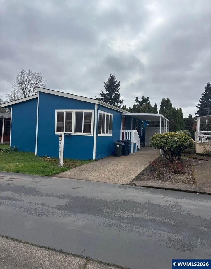 Property Photo:  1400 Candlelight #174 Dr 174  OR 97402 