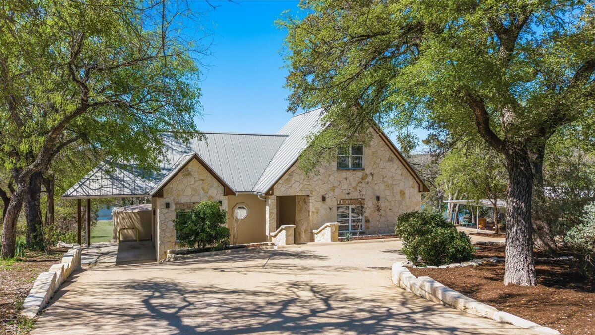 Property Photo:  25207 Lake View Drive  TX 78669 