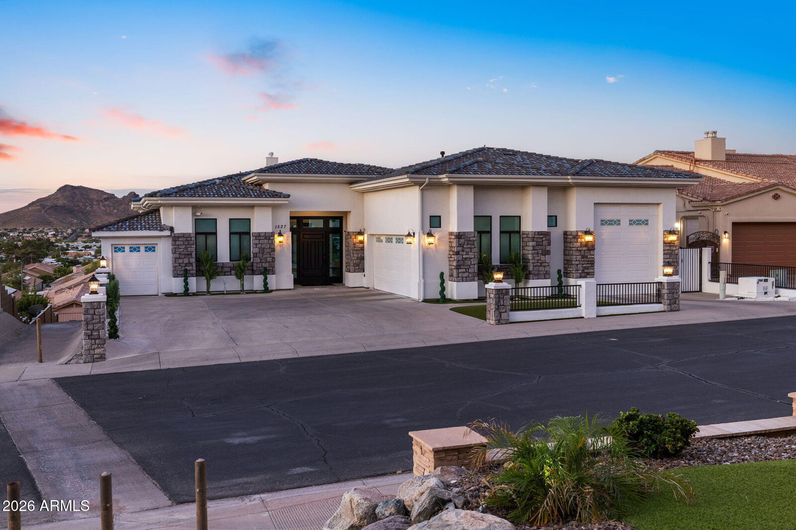 Property Photo:  1527 E Villa Maria Drive  AZ 85022 