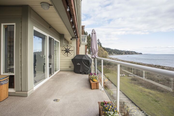 Property Photo: 1120 Tsatsu Shores Drive 308 BC V4M 4G3
