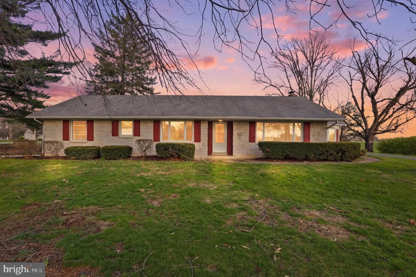 Property Photo:  1437 Lititz Road  PA 17545 