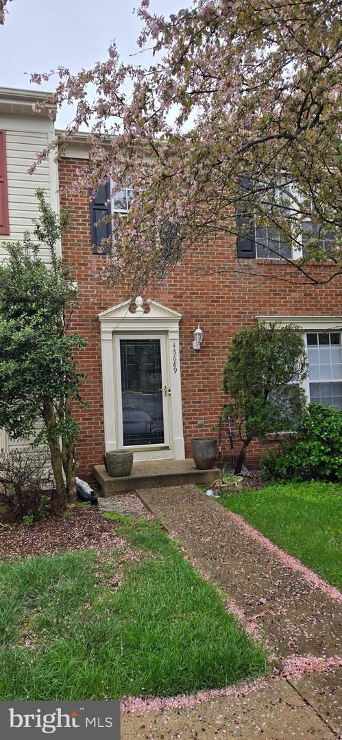 Property Photo: 45689 Paddington Station VA 20166