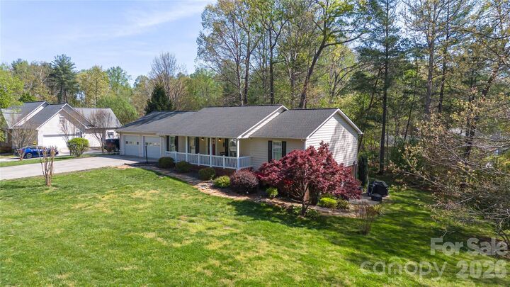 Property Photo:  100 Horse Shoe Lane  NC 28655 