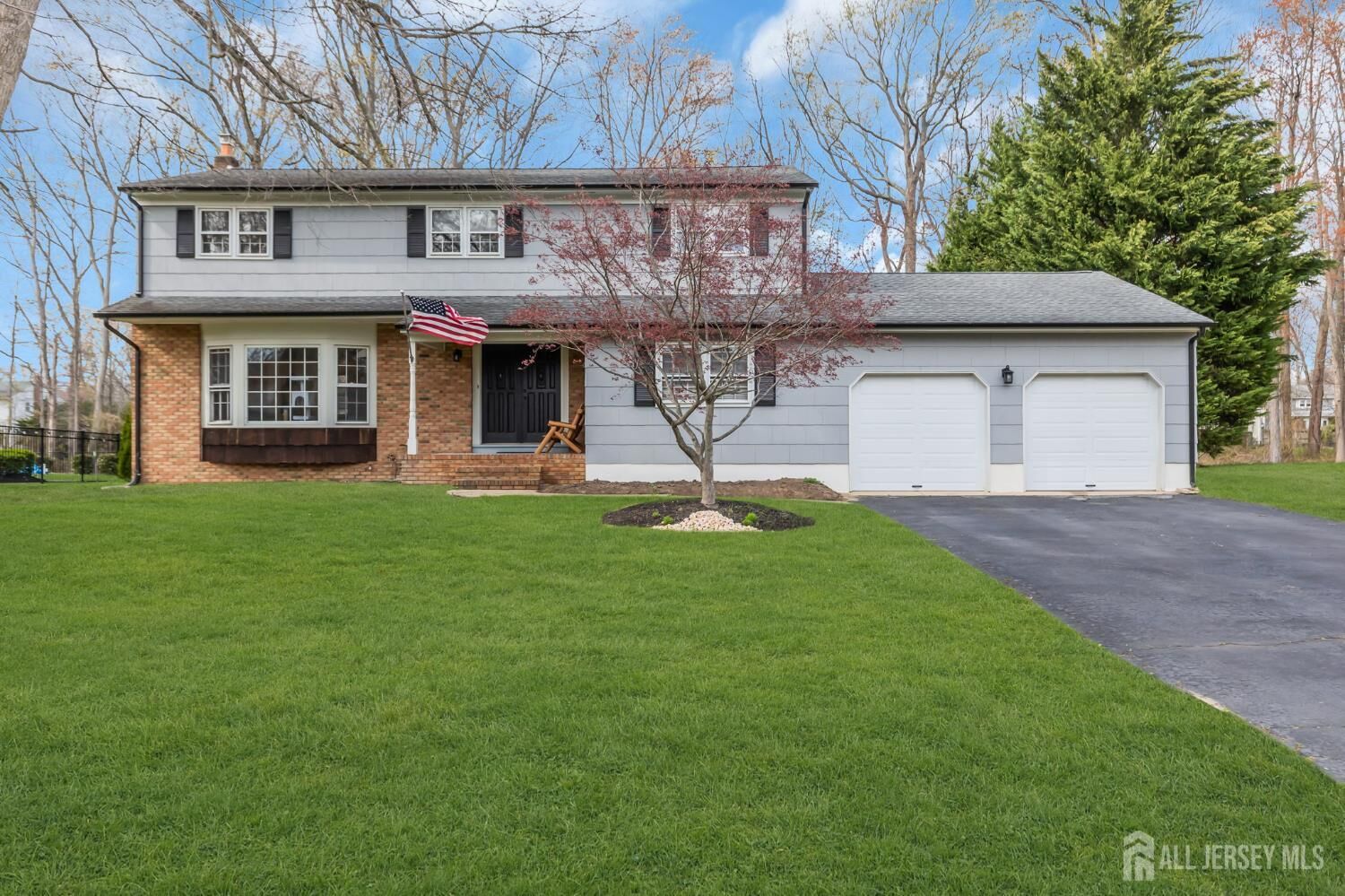 Property Photo:  8 Queens Place  NJ 08857 