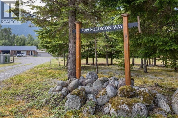 Property Photo: 3009 Solomon Way BC V8G 0G5