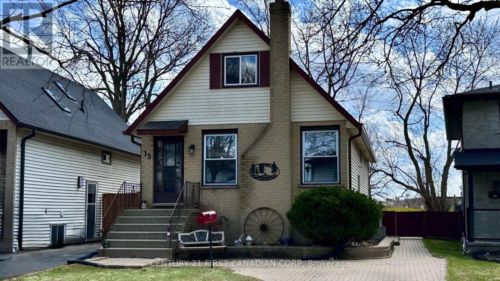 Photo de la propriété:  15 Chancton Crescent  ON N6E 2Y5 