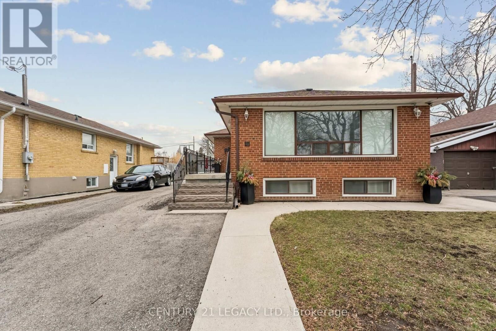 Property Photo: 34 Cumberland Drive ON L6V 1W6