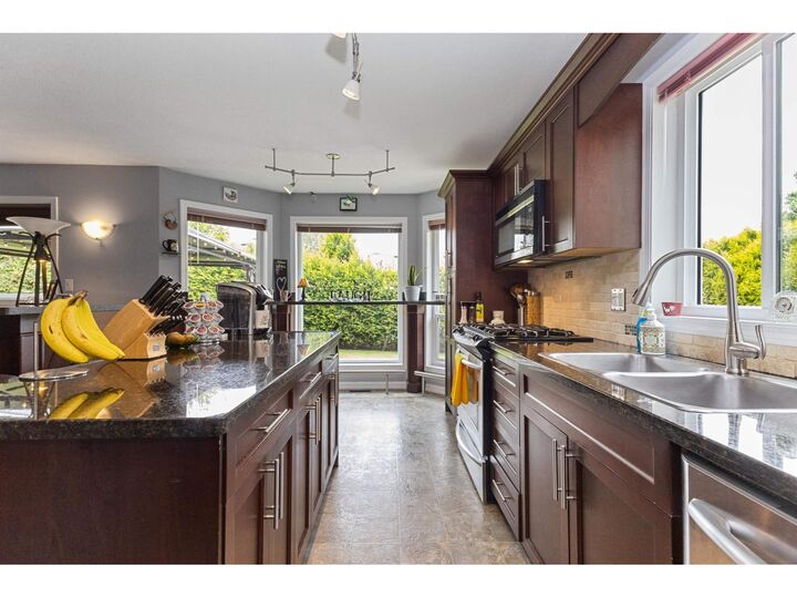 Photo de la propriété:  34654 Dunsmuir Court  BC V2S 6G4 