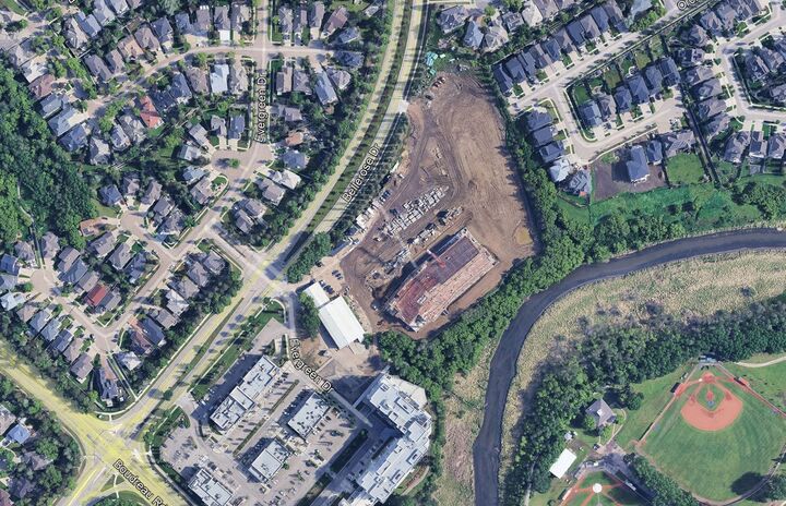 Bellerose Drive — photo 1