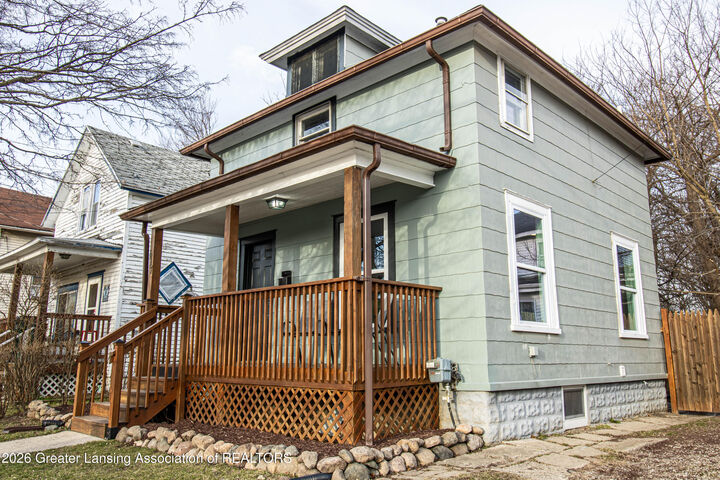 Property Photo:  617 S Hosmer Street  MI 48912 