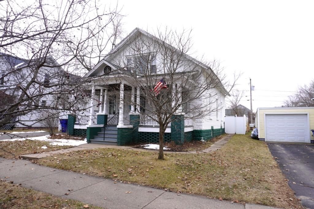 Property Photo:  605 W 2nd St  WI 54452 