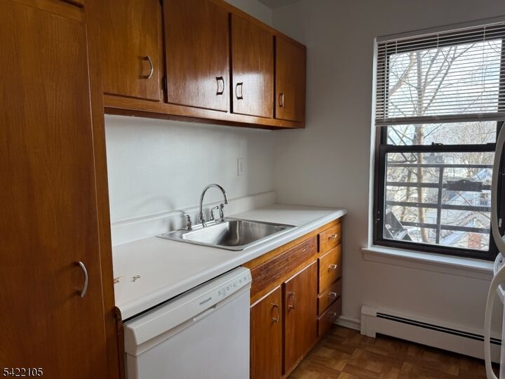 Property Photo:  16 Roosevelt Pl C2  NJ 07042 