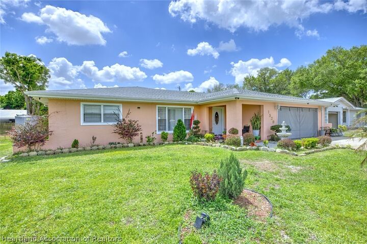 Property Photo:  1529 Vicki Drive  FL 33870 