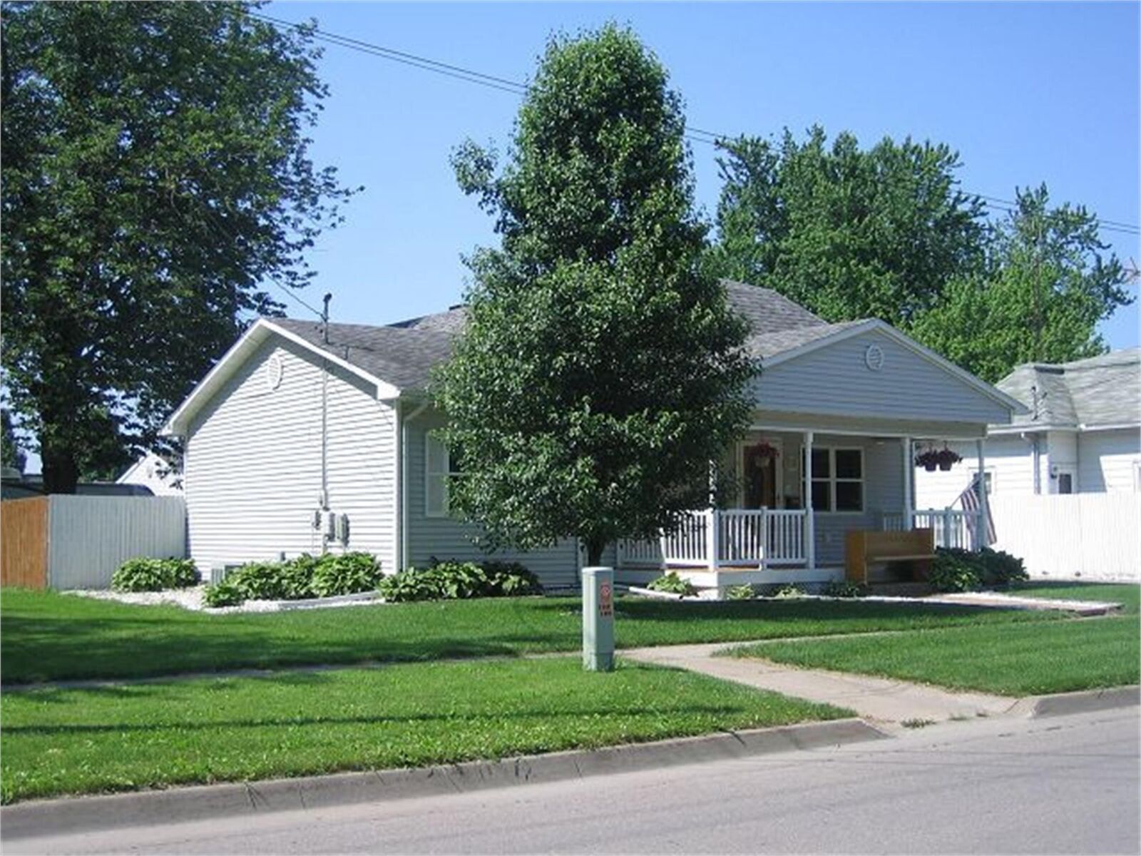 Property Photo:  618 6th Avenue E  IA 52577 