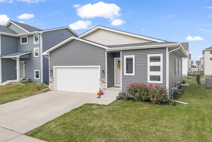 Property Photo:  604 1st Street NW  IA 50035 