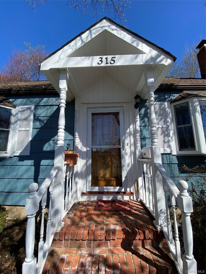 Property Photo:  315 Manor Boulevard  NY 10965 