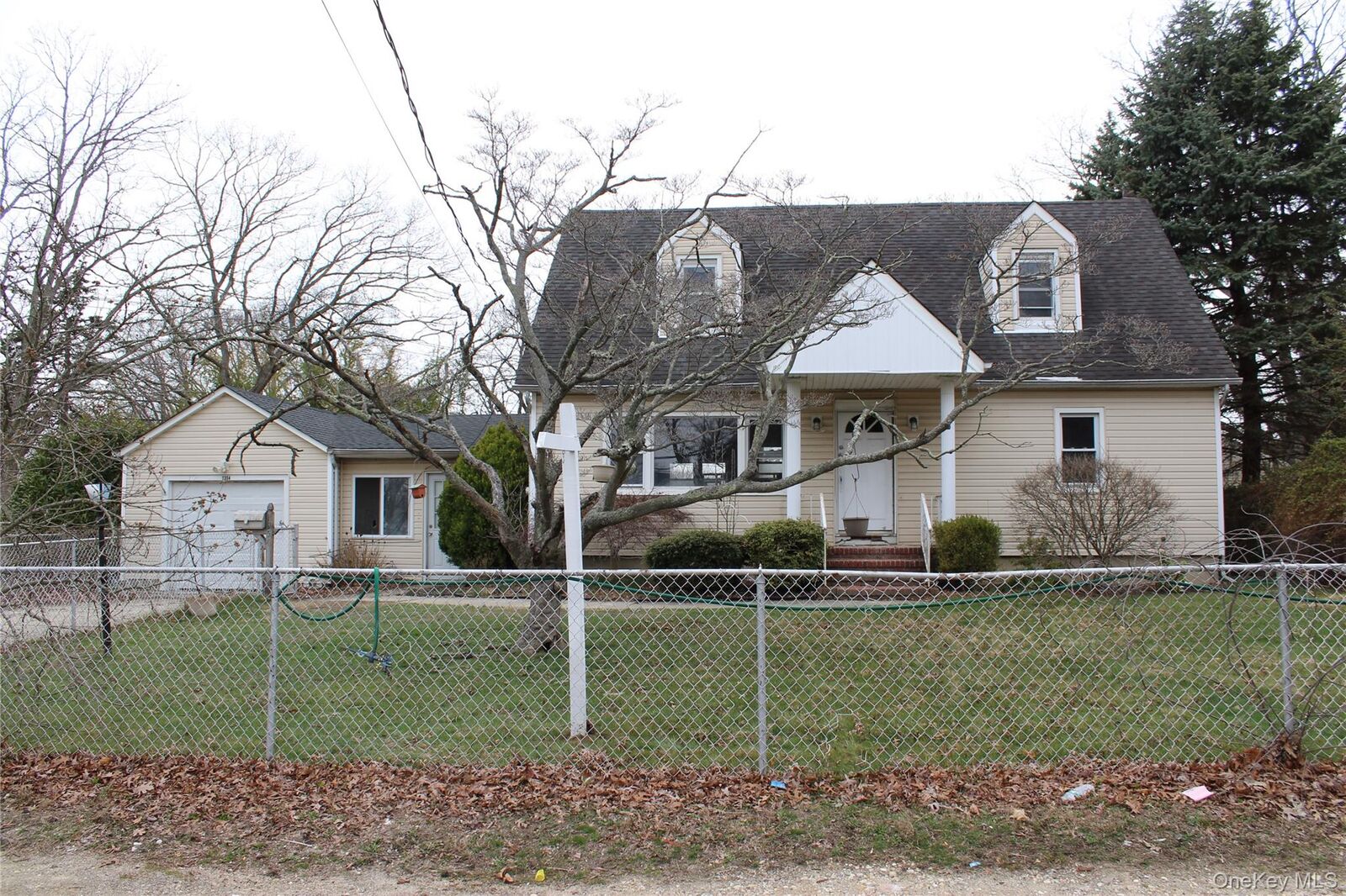 Property Photo:  1354 Manor Lane  NY 11706 