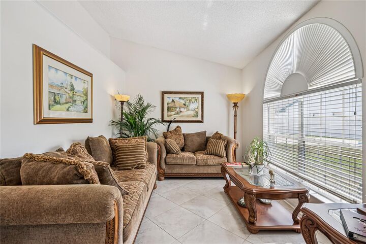 Property Photo:  11715 Oxfordshire Place  FL 32824 