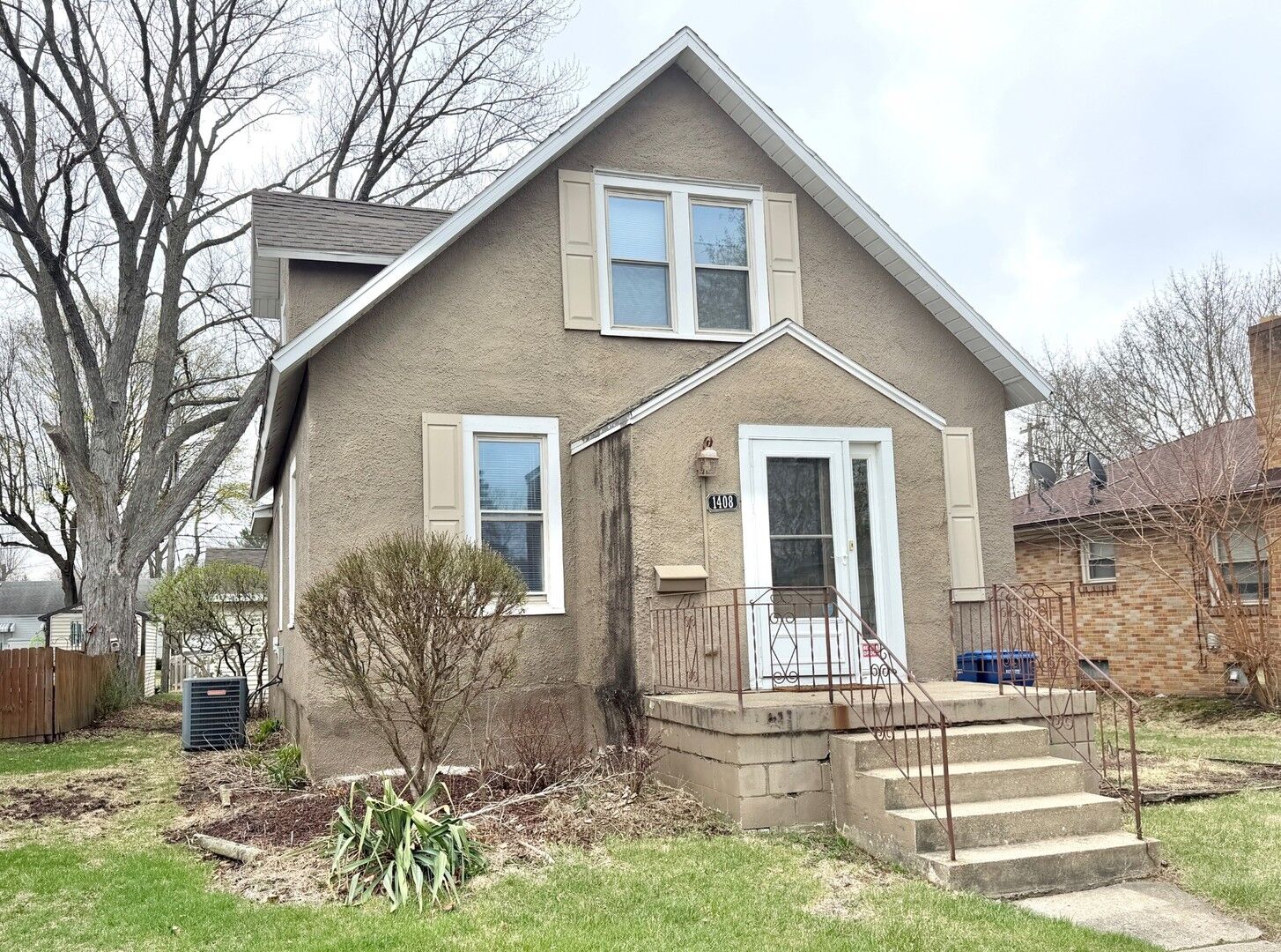 Property Photo: 1408 Creve Coeur Street IL 61301