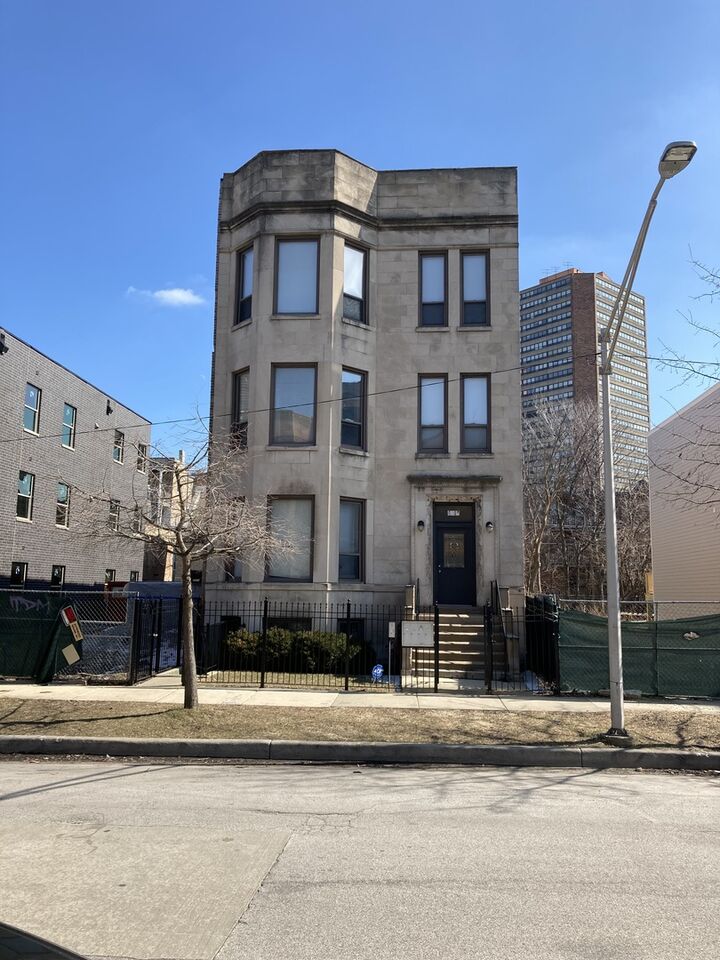 Property Photo: 4041 S Calumet Avenue IL 60653