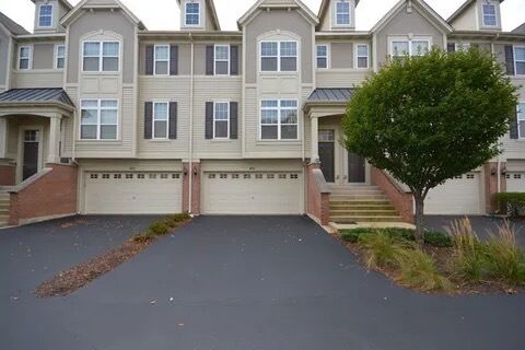 Property Photo:  401 N Commerce Street 401  IL 60504 