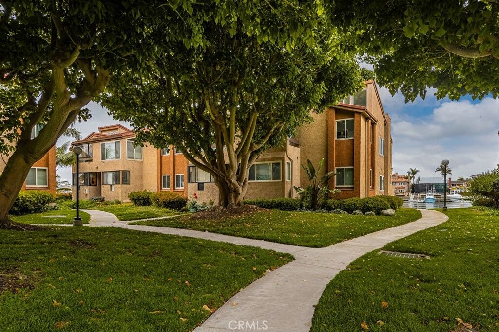 Property Photo:  17110 Bluewater Lane  CA 92649 