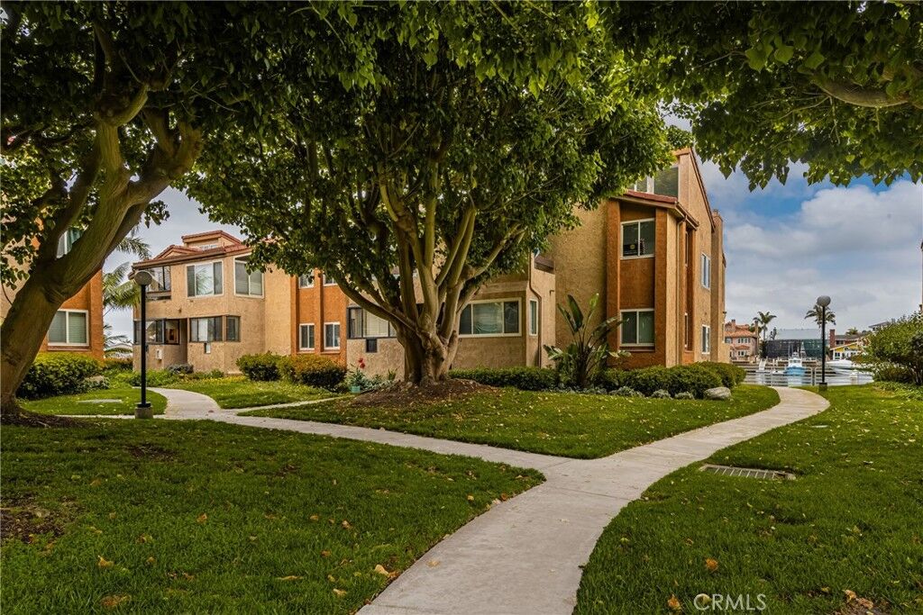 Property Photo: 17110 Bluewater Lane CA 92649