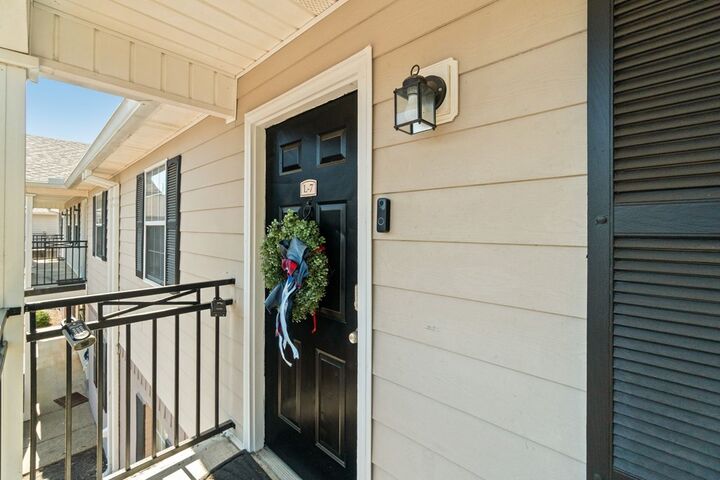 Property Photo: 2112 Old Taylor Rd Unit L7 MS 38655
