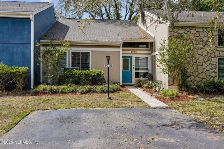 Property Photo:  8702 Como Lake Drive  FL 32256 