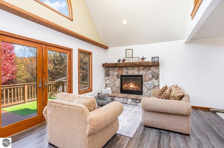 Property Photo:  823 Valley Stream Court  MI 48625 