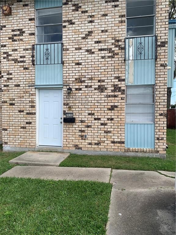 Property Photo: 2111 Emerson Street LA 70056