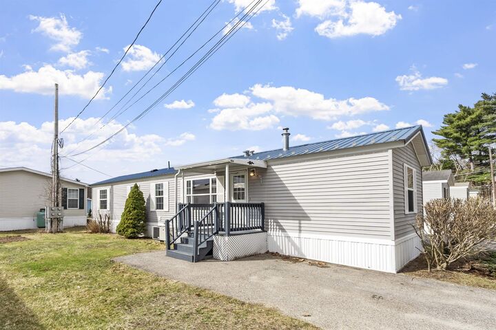 Property Photo: 5R Arrow Drive NH 03079