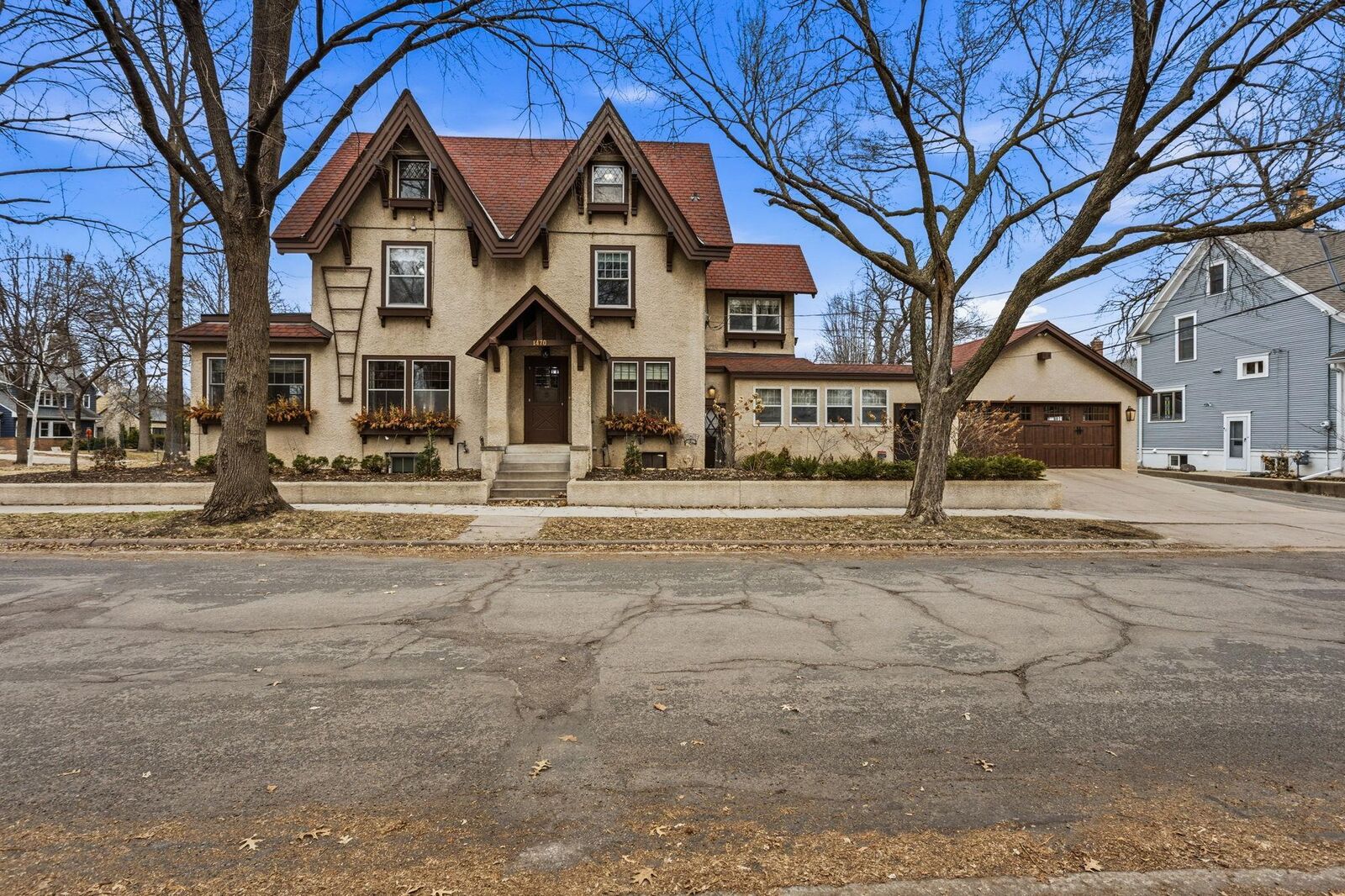 Property Photo:  1470 W 35th Street  MN 55408 