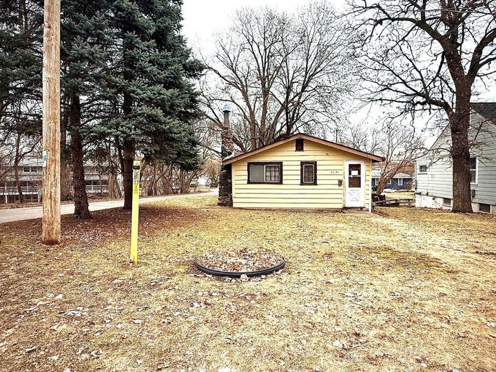 Property Photo:  2701 Blackstone Avenue S  MN 55416 