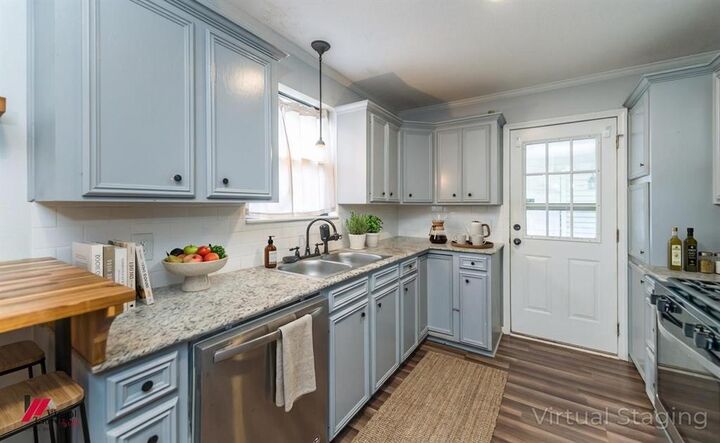 Property Photo:  832 E Washington Street  LA 71104 