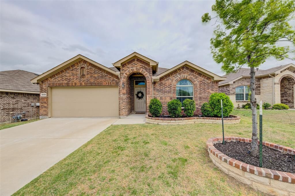 Property Photo: 14440 Leadrope Circle TX 76052