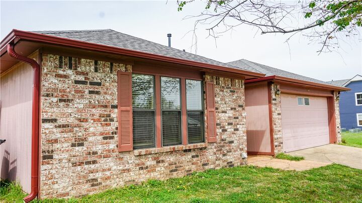 Property Photo:  1702 20th Street  AR 72758 