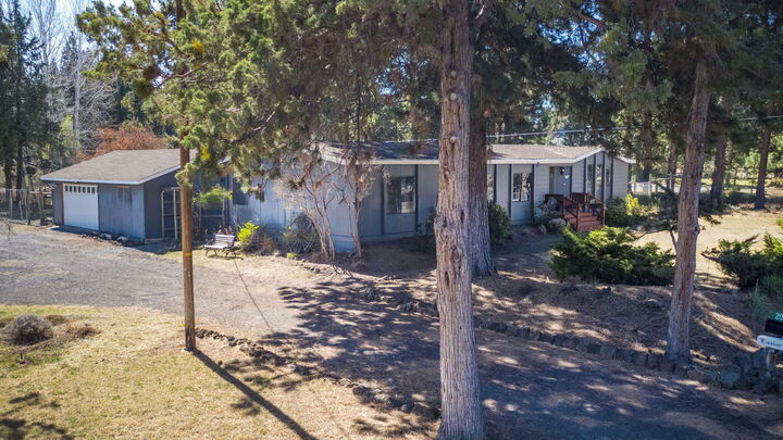 Property Photo:  20061 Glen Vista Road  OR 97703 