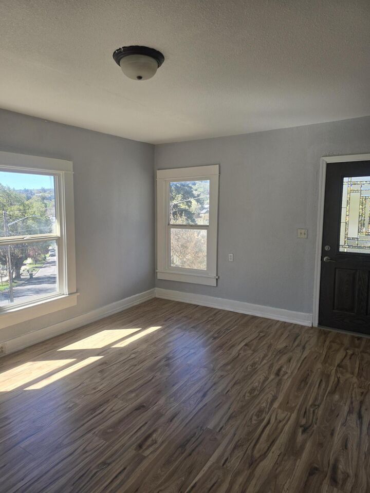 Property Photo: 1210 Lincoln Street OR 97601