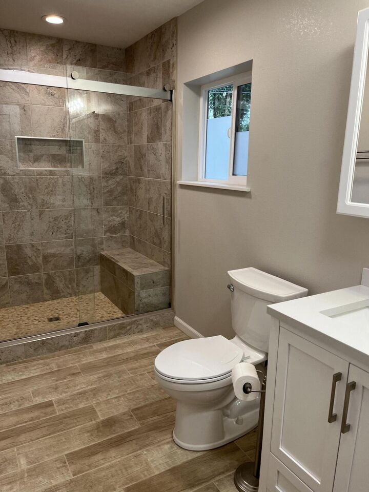 Property Photo:  1868 Ivory Street  OR 97603 