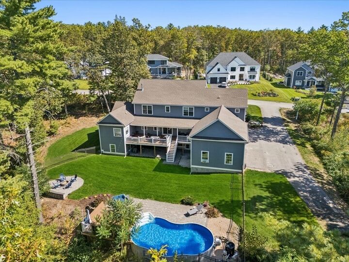 Property Photo:  18 Highclere Rd  NH 03087 